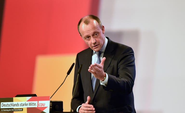 2018 trat Merz zurück auf die politische Bühne und griff sogleich nach dem Partei-Vorsitz. In einer Stichwahl gegen Annegret Kramp-Karrenbauer war er ihr unterlegen. Seit 2019 ist er ehrenamtlicher Vizepräsident des Wirtschaftsrats der CDU e.V.