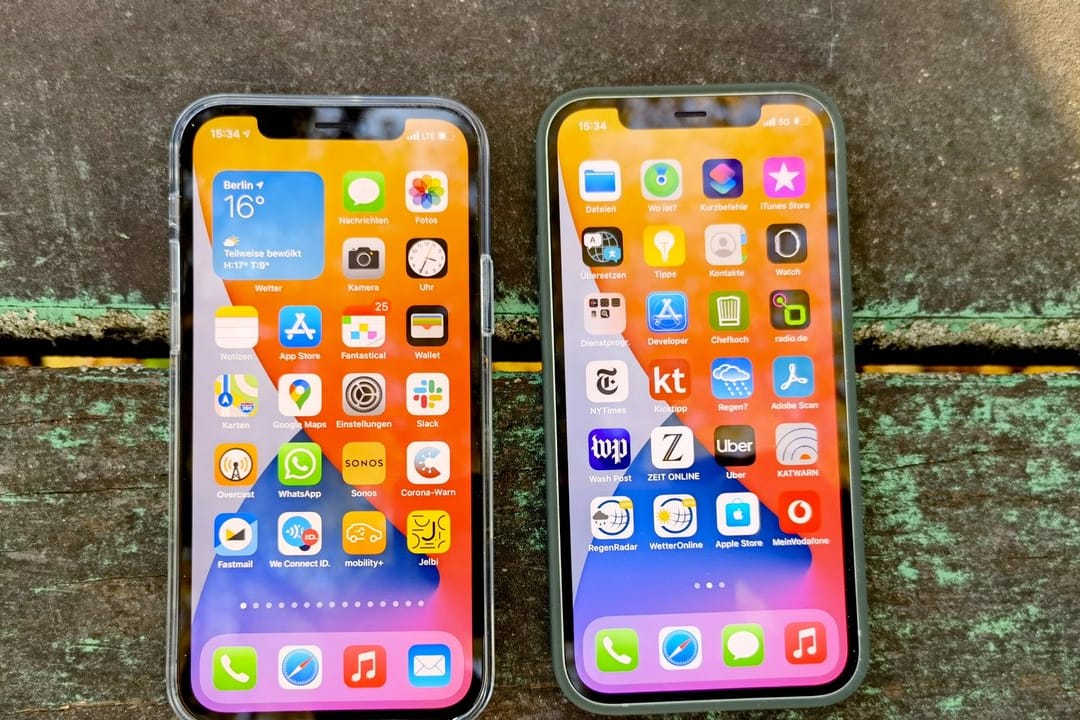 Das iPhone 12 (rechts) und iPhone 12 Pro (links) verfügen beide über ein OLED-Display mit natürlichen Farben.
