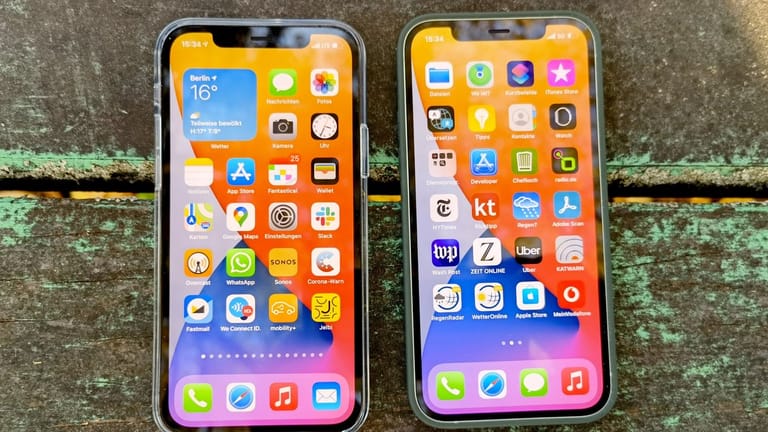 Das iPhone 12 (rechts) und iPhone 12 Pro (links) verfügen beide über ein OLED-Display mit natürlichen Farben.