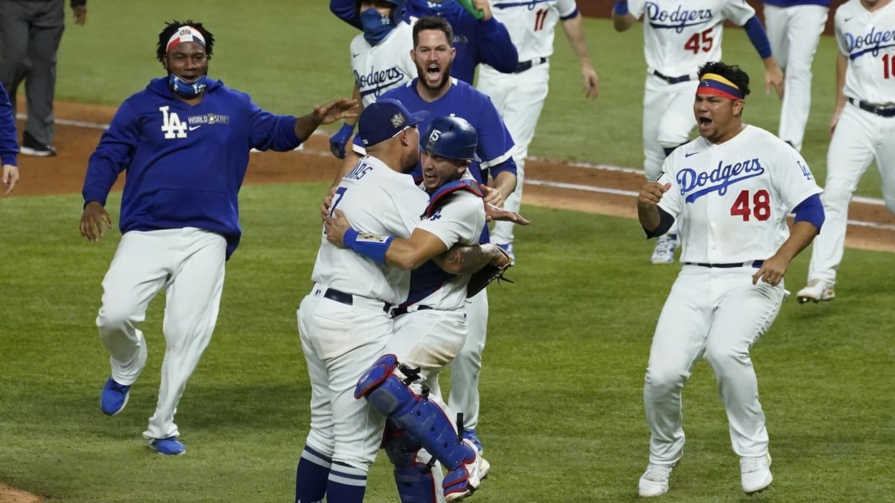 Die Los Angeles Dodgers feiern ihren Sieg gegen die Tampa Bay Rays.