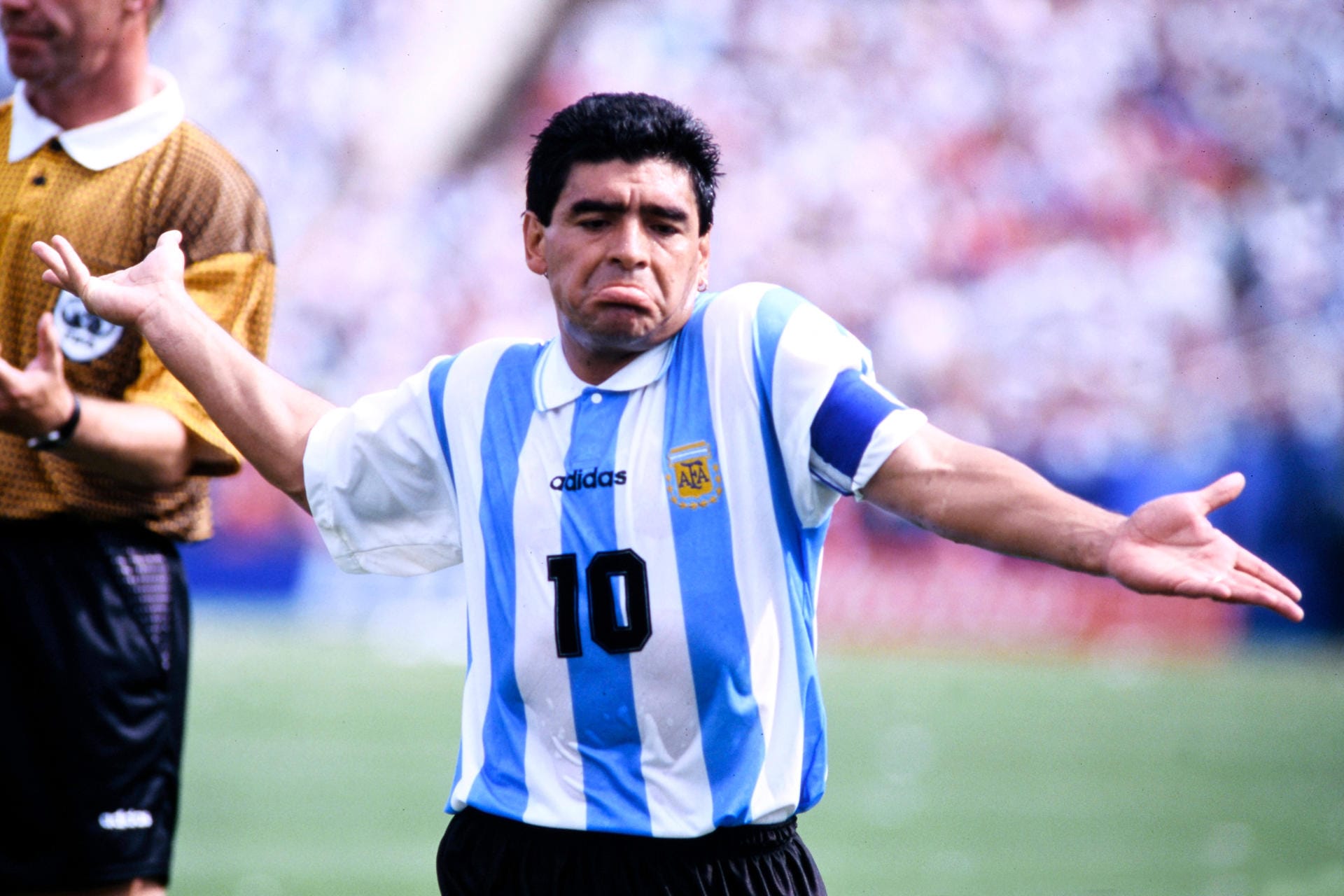 ... 15-monatige Sperre. Später ergibt eine Untersuchung, dass er die Substanzen (u. a. Appetitzüngler) nicht wissentlich eingenommen habe, sondern ihm diese von seinem Fitnesstrainer verabreicht worden seien. Unabhängig davon sorgte Maradona immer wieder mit Drogen- und Dopingproblemen für Schlagzeilen. Insgesamt war er in seiner Karriere 30 Monate lang gesperrt.