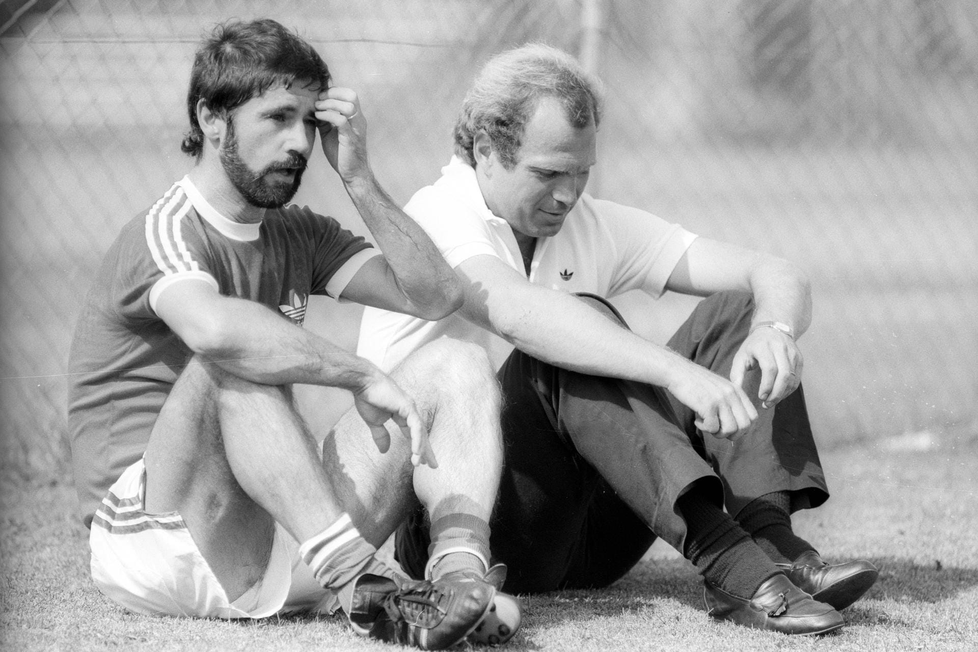 "Gerd war ein großartiger Spieler, ein großartiger Mannschaftskollege und ist bis heute ein wunderbarer, feiner Mensch", sagte beispielsweise Uli Hoeneß über Müller.
