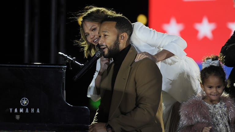 John Legend und seine Frau Chrissy Teigen bei einem Auftritt in Philadelphia.