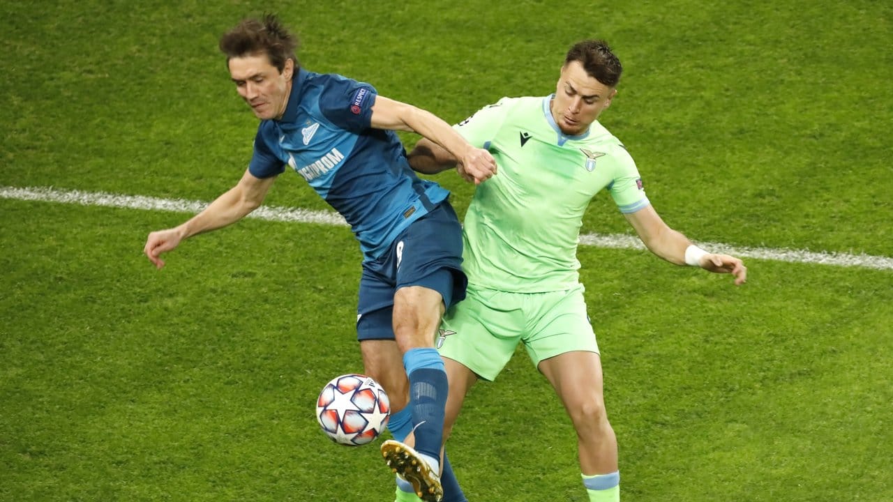 Juri Schirkow (l) von Zenit St. Juri Schirkow (l) von Zenit St.