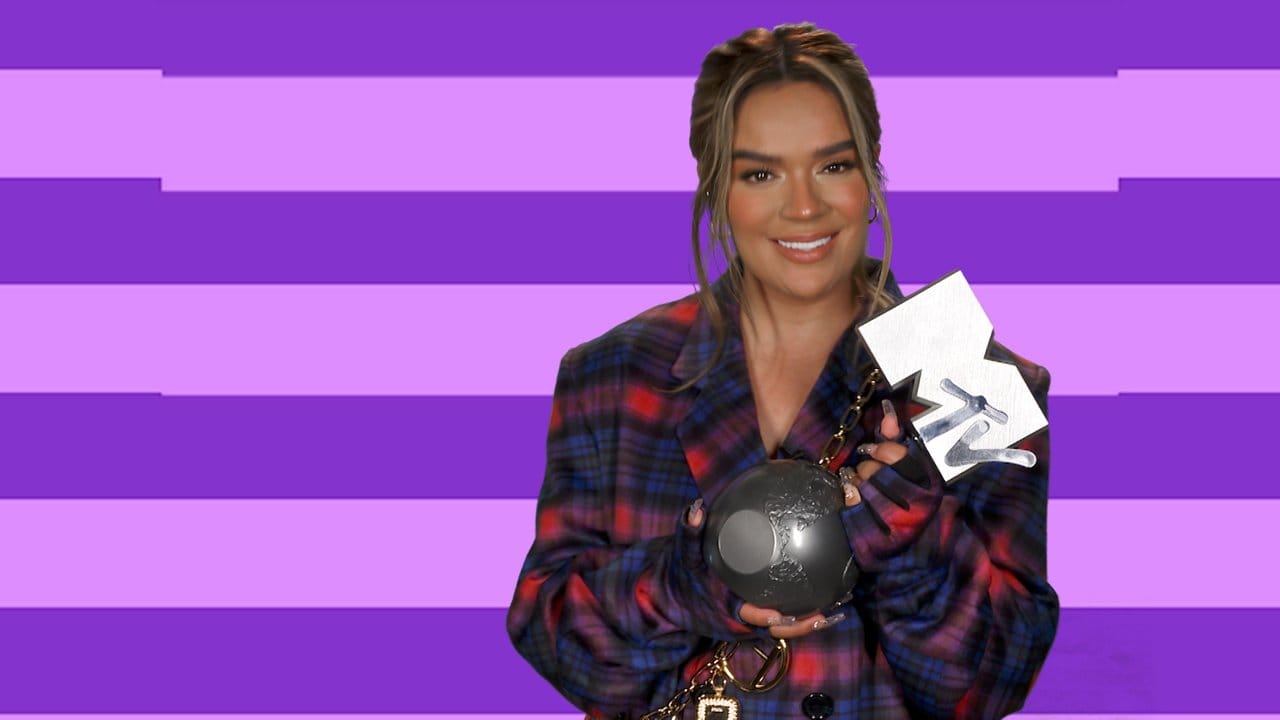 Karol G bekam den Preis für Best Latin bei den MTV European Music Awards. Karol G bekam den Preis für Best Latin bei den MTV European Music Awards.