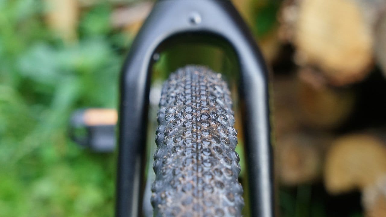 Typisch für Gravelbikes: die breiteren Reifen.