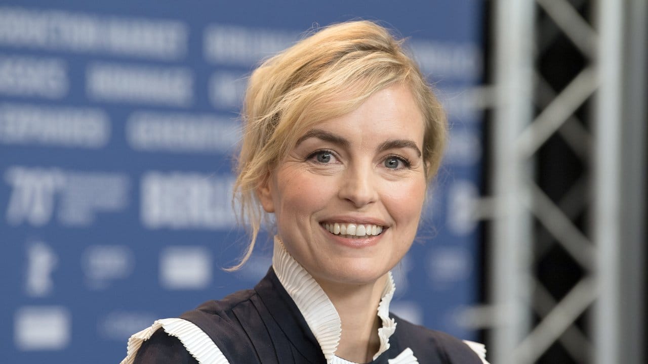 Mit dem Krebsdrama "Schwesterlein" ist Nina Hoss für einen Europäischen Filmpreis nominiert. Mit dem Krebsdrama "Schwesterlein" ist Nina Hoss für einen Europäischen Filmpreis nominiert.