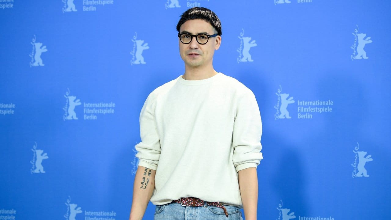 Burhan Qurbani stellt seinen Film "Berlin Alexanderplatz" auf der Berlinale vor. Burhan Qurbani stellt seinen Film "Berlin Alexanderplatz" auf der Berlinale vor.