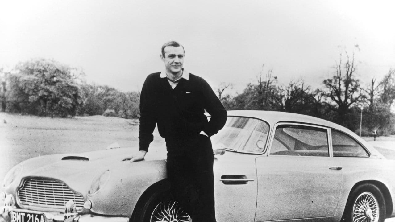 Cool und sportlich: Das gilt nicht nur für Bond-Darsteller Sean Connery, sondern auch für den Aston Martin DB5, weswegen er bis heute in manchen James-Bond-Filmen auftaucht.