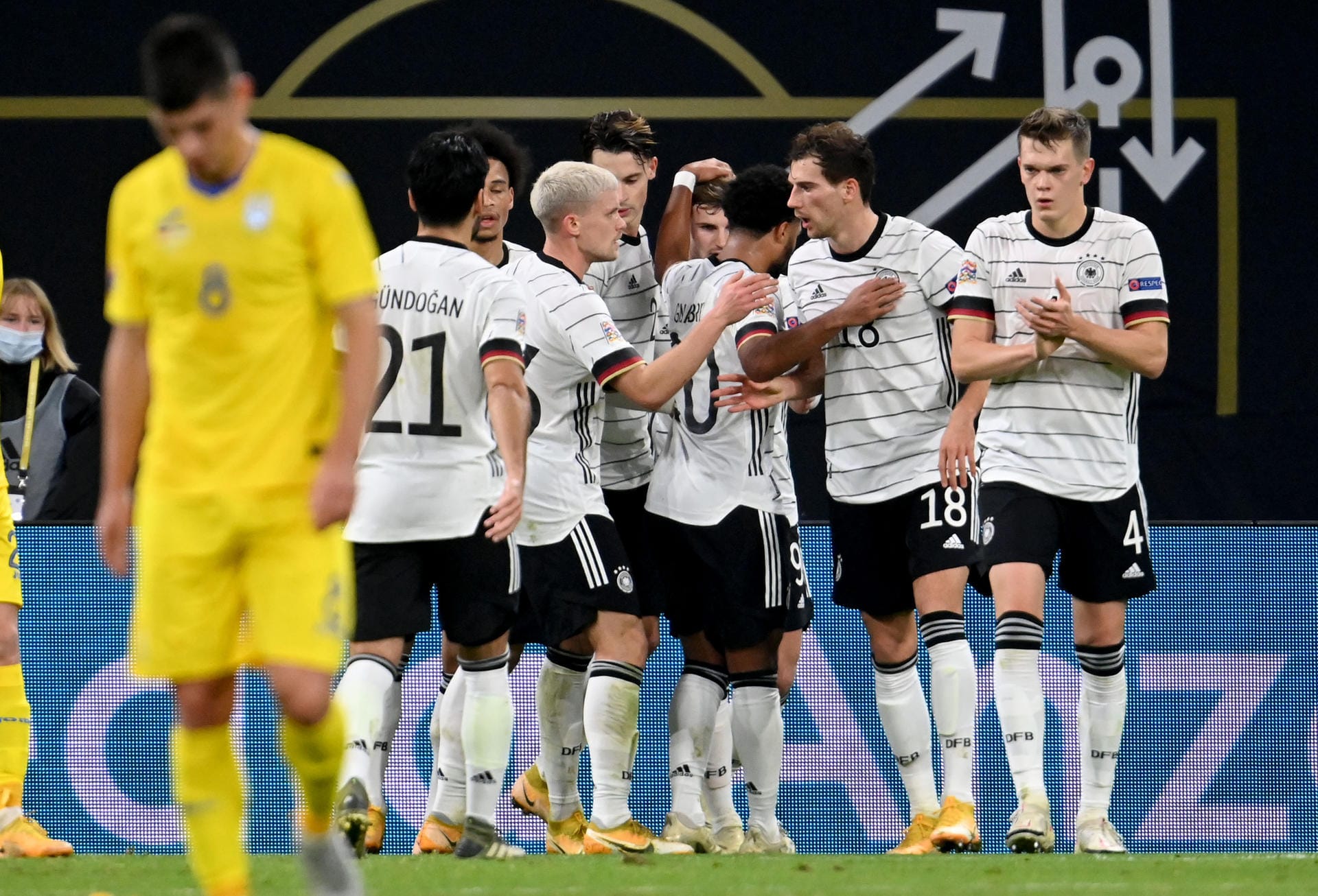 3:1 gegen die Ukraine: Die deutsche Nationalmannschaft siegte am Ende deutlich, tat sich aber zeitweise schwer mit den Gästen. Trotzdem können sich gleich einige DFB-Stars auszeichnen. Die Einzelkritik.