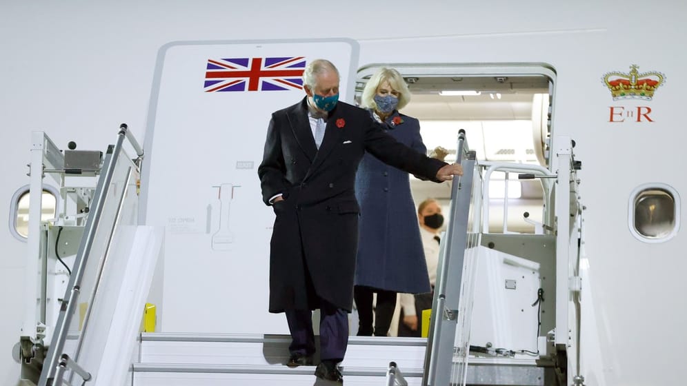 Prinz Charles und seine Ehefrau Camilla, bei der Ankunft auf dem neuen Flughafen Berlin Brandenburg (BER).