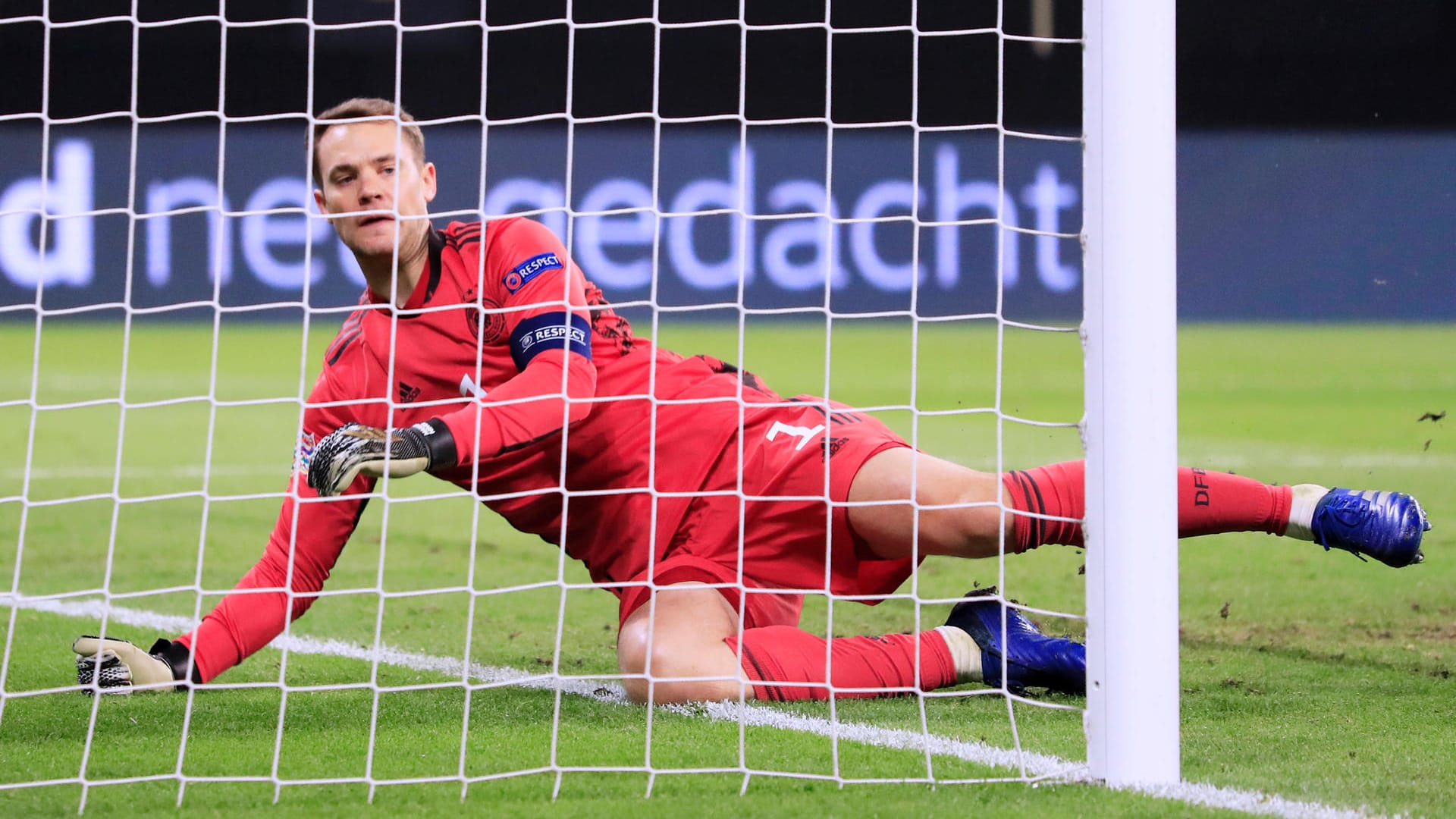 Manuel Neuer: Absolvierte sein 96. Länderspiel und ist nun Rekordnationaltorhüter. Parierte früh stark gegen Ramos (7. Minute), bekam beim 0:1 die Arme nicht rechtzeitig hoch (17.). Verhinderte mit Weltklasseparaden (30., 47) einen noch höheren Rückstand. Trotzdem: Fünf Gegentore sind eine Bank. Note 3