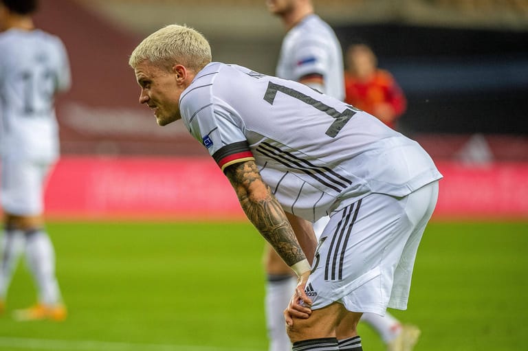 Philipp Max: Beackerte in seinem dritten Länderspiel erneut die linke Seite, hatte defensiv deutlich mehr Probleme als noch gegen die Ukraine oder Tschechien. Ließ sich immer wieder überlaufen und konnte nach vorne keinerlei Akzente setzen. Note 5