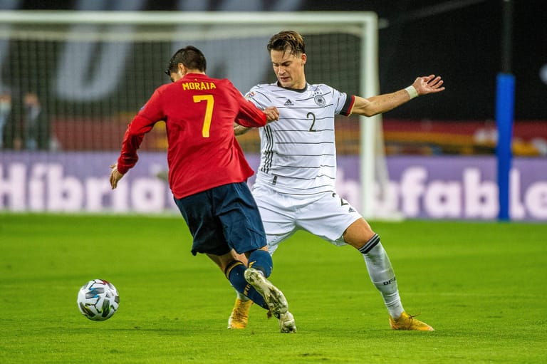 Im Robin Koch (Deutschland, 02), Alvaro Morata (Spanien, 7) GER, Spanien vs. Deutschland, Fussball, UEFA Nations League,