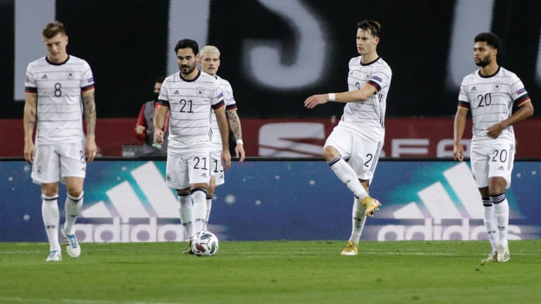 Die deutsche Nationalmannschaft erlebte beim 0:6 in Sevilla eine historische Pleite. Dabei enttäuschten alle Spieler, sowohl defensiv als auch offensiv. Das Löw-Team in der Einzelkritik.