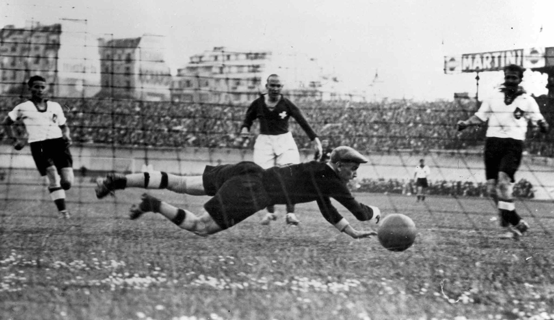 Nicht viel besser lief es im Jahr 1931. Die Bilder von Fußballspielen sahen zwar schon etwas professioneller aus (Symbolbild). Letztendlich setzte sich für die deutsche Elf um den...