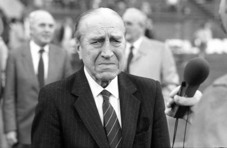 ... legendären Schalker Ernst Kuzorra allerdings zwei deutliche Schlappen gegen Österreich. Am 24. Mai hieß es am Ende 0:6, ein gutes Vierteljahr später, am 13. September, war das Endergebnis 0:5.