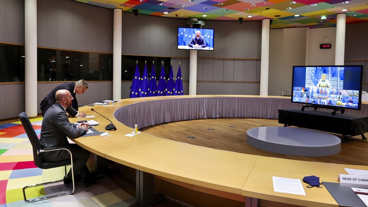 Charles Michel, Präsident des Europäischen Rates, nimmt an der Videokonferenz der EU-Staats- und Regierungschefs zum Thema Corona und Haushaltsstreit teil.