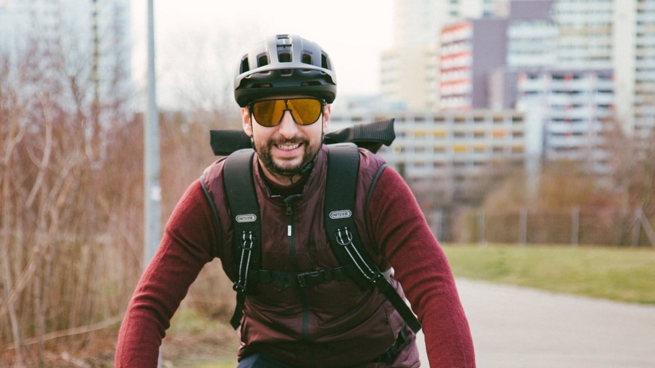 Ganzjahresradler: Wer auf das Fahrrad zum Pendeln angewiesen ist, muss sich und sein Gefährt für die kalte Jahreszeit vorbereiten. Ganzjahresradler: Wer auf das Fahrrad zum Pendeln angewiesen ist, muss sich und sein Gefährt für die kalte Jahreszeit vorbereiten.