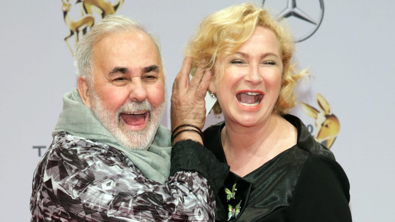 Gute Laune auf dem roten Teppich: Udo Walz und Comedian Gabi Decker auf dem Weg zur Bambi-Gala (2014). Gute Laune auf dem roten Teppich: Udo Walz und Comedian Gabi Decker auf dem Weg zur Bambi-Gala (2014).