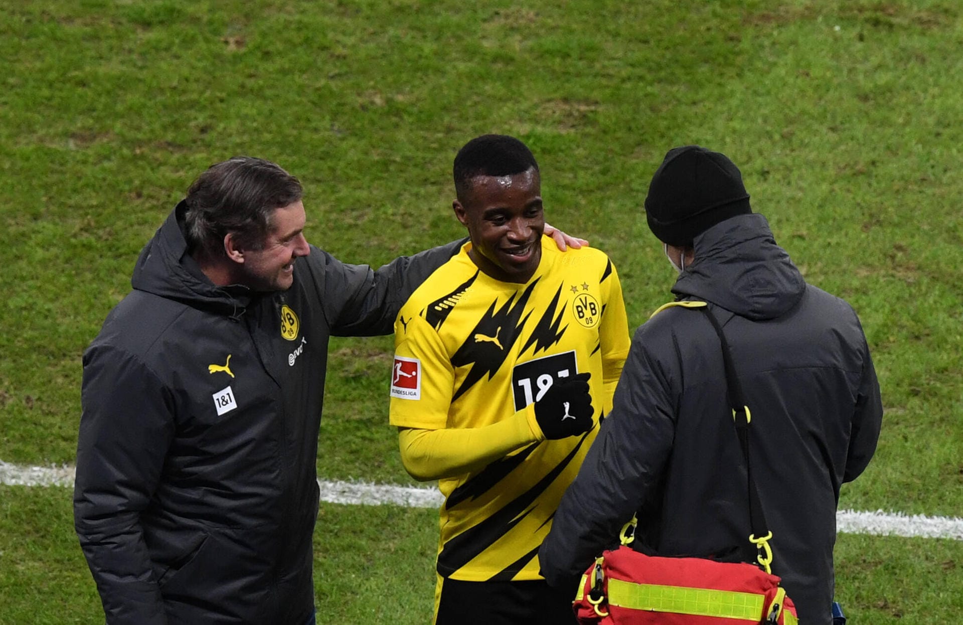 Youssoufa Moukoko (Borussia Dortmund): Am 21. November 2020 lief das Top-Talent erstmals im BVB-Trikot in der Bundesliga auf. Er war zu diesem Zeitpunkt 16 Jahre und 1 Tag alt.