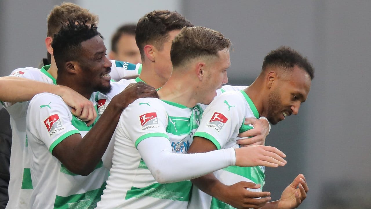 Greuther Fürth feierte einen souveränen Sieg gegen Jahn Regensburg. Greuther Fürth feierte einen souveränen Sieg gegen Jahn Regensburg.