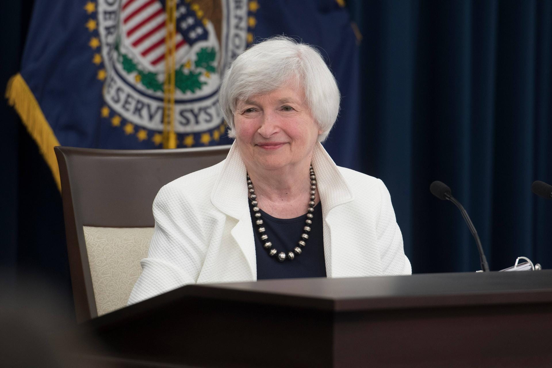 Janet Yellen: Als erste Frau der US-Geschichte soll die frühere Notenbankchefin Janet Yellen die Spitze des mächtigen Finanzministeriums übernehmen. Die 74-Jährige hatte schon 2014 Geschichte geschrieben, als sie als erste Frau die Leitung der Notenbank Fed übernahm.