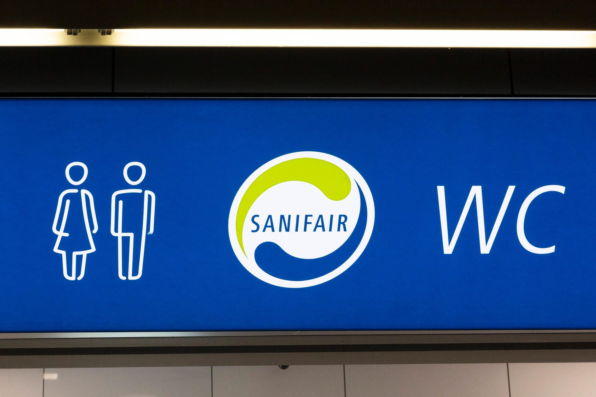 Toilettenbenutzung an der Raststäte: Unternehmen wie Sanifair bieten an Autobahnraststätten und Bahnhöfen saubere Toiletten zur Nutzung an. Das kostet aber auch etwas.