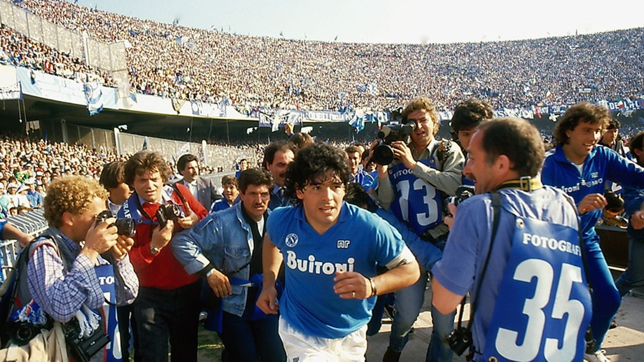 1987 und 1990 führt Maradona den SSC Neapel zu den bis heute einzigen Meisterschaften der Vereinsgeschichte.