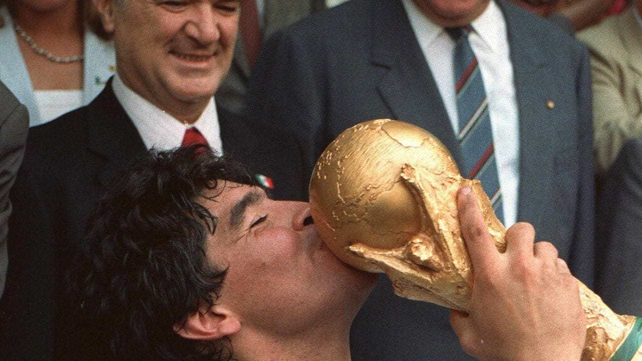 Sein größter Moment: Maradona wird 1986 mit Argentinien in Mexiko Weltmeister.