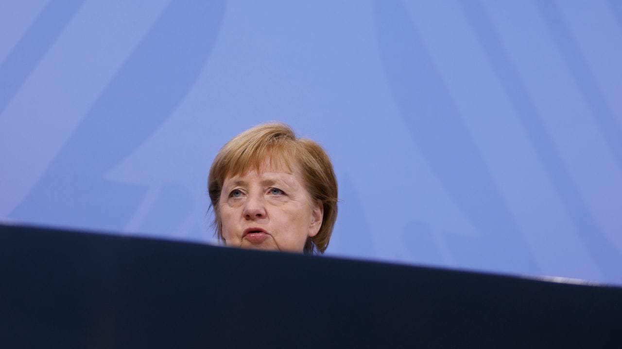 Bundeskanzlerin Angela Merkel spricht in der Pressekonferenz.