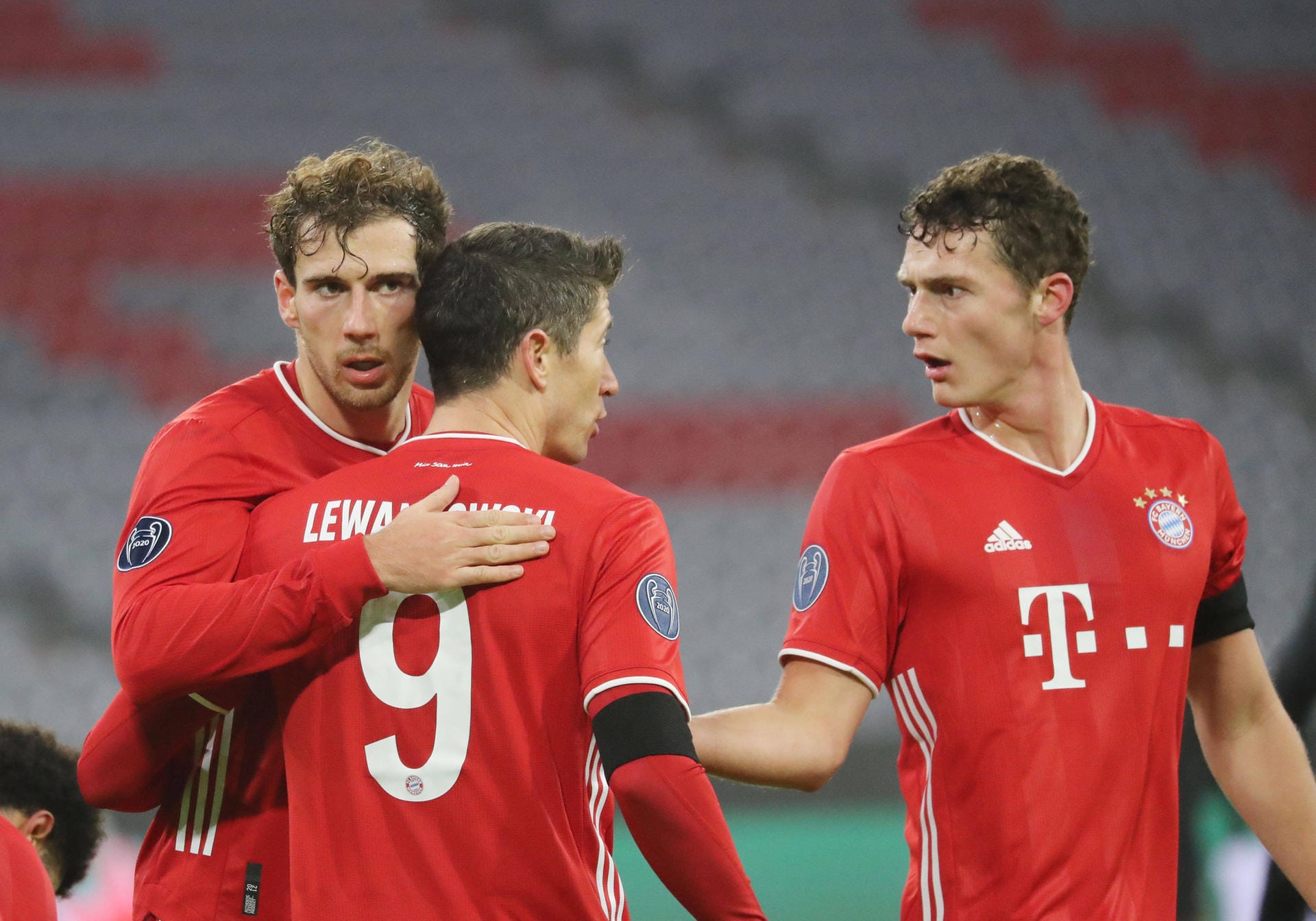 Der FC Bayern holt gegen den FC Salzburg den 15. Champions-League-Sieg in Folge. Robert Lewandowski wird zum Teilzeitarbeiter, ein Debütant ist überfordert – und Kingsley Coman der Matchwinner. Die Münchner in der Einzelkritik.