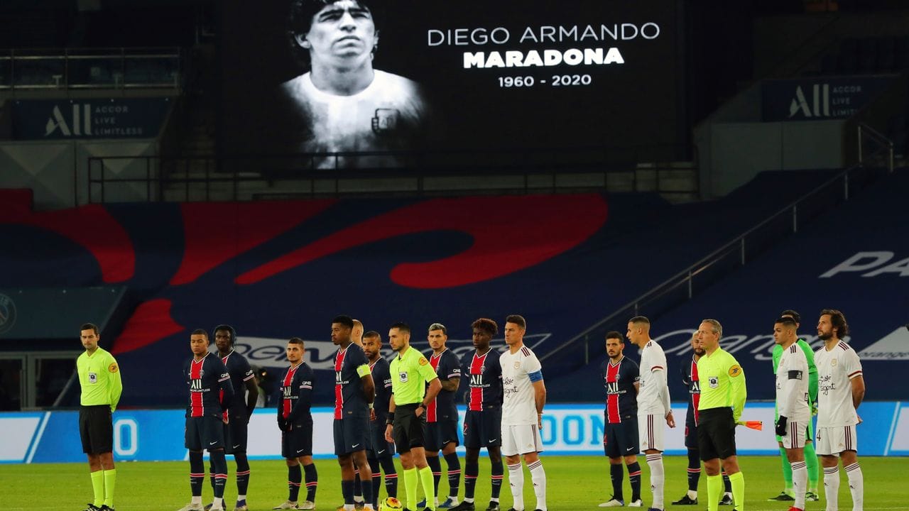 Auch vor der Partie von Paris Saint-Germain gegen Girondins Bordeaux wurde an Diego Maradona erinnert.