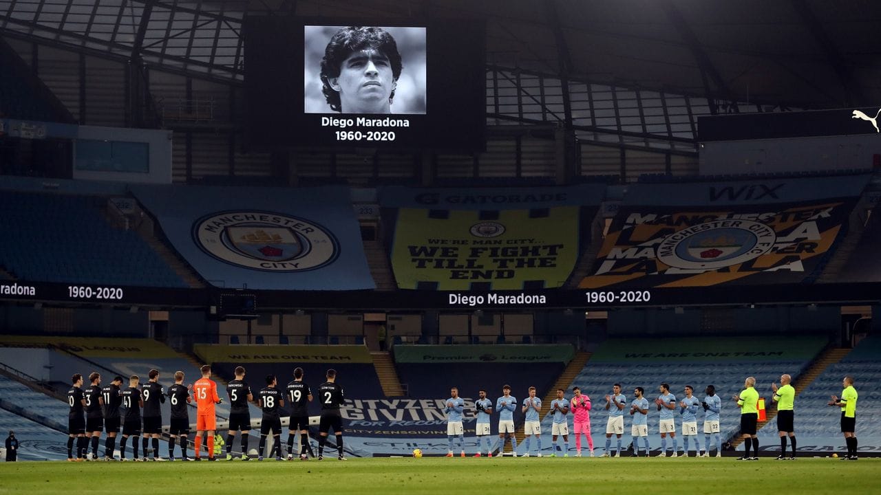 Auch vor dem Spiel von Manchester City gegen den FC Burnley gab es eine Schweigeminute für Diego Maradona.