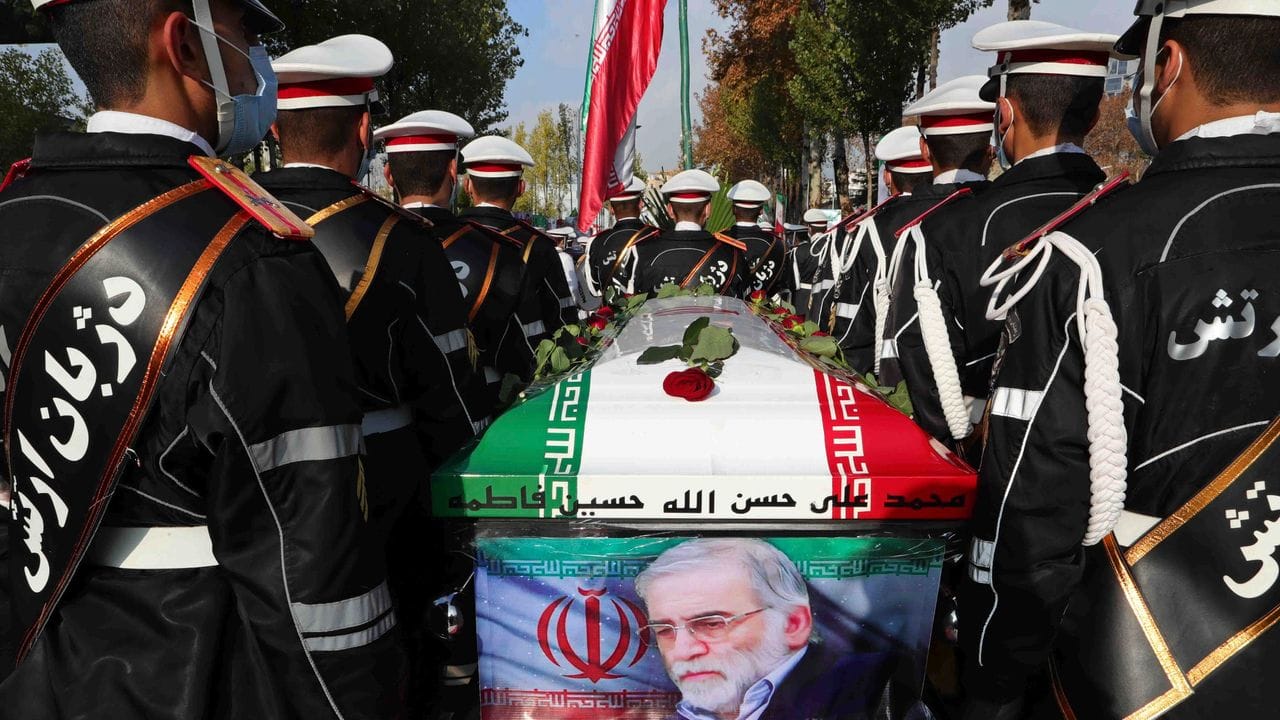 Beerdigungszeremonie für den ermordeten iranischen Atomphysiker Mohsen Fachrisadeh.