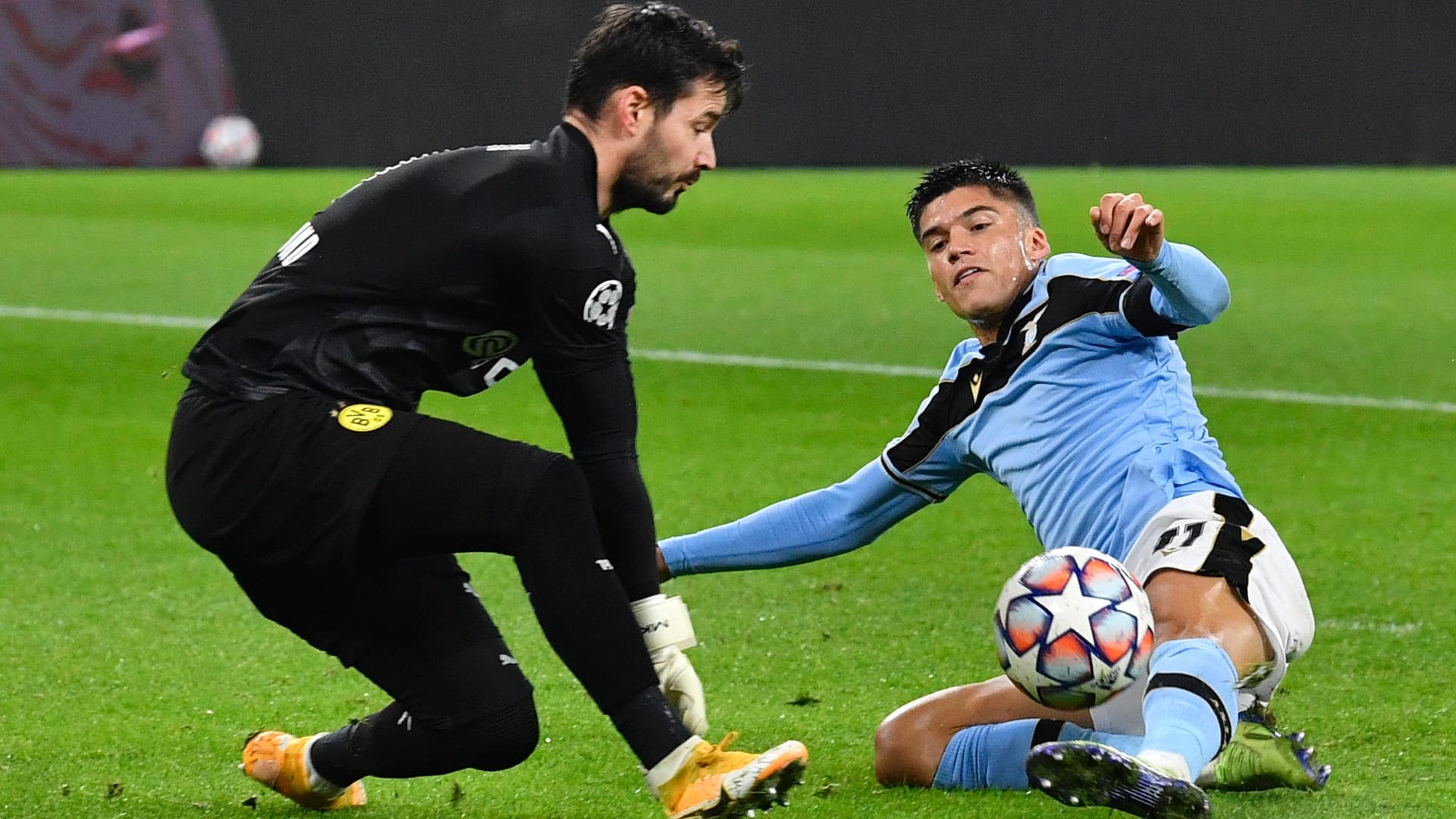 Roman Bürki: Strahlte wie gewohnt Sicherheit aus. Verhinderte nach 20 Minuten den Rückstand, indem er sich groß machte. Ansonsten in der ersten Halbzeit wenig geprüft. Hielt nach einer knappen Stunde stark gegen Ex-Dortmunder Immobile. Bewahrte seine Borussen kurz vor Schluss (87.) und (90.+4) mehrfach vor der Niederlage. Note 1