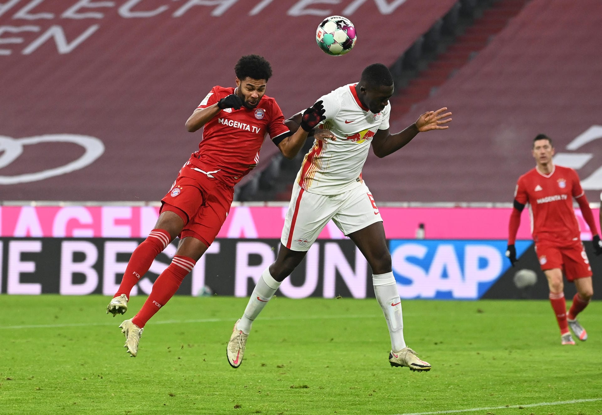 Ibrahima Konaté: Mit Nebenmann Upamecano dafür verantwortlich, dass die Bayern-Offensive um Lewandowski fast überhaupt nicht zur Entfaltung kam. Ließ nur beim 1:2 durch Müller den Ex-Nationalspieler laufen. Ansonsten starker Auftritt. Note 2