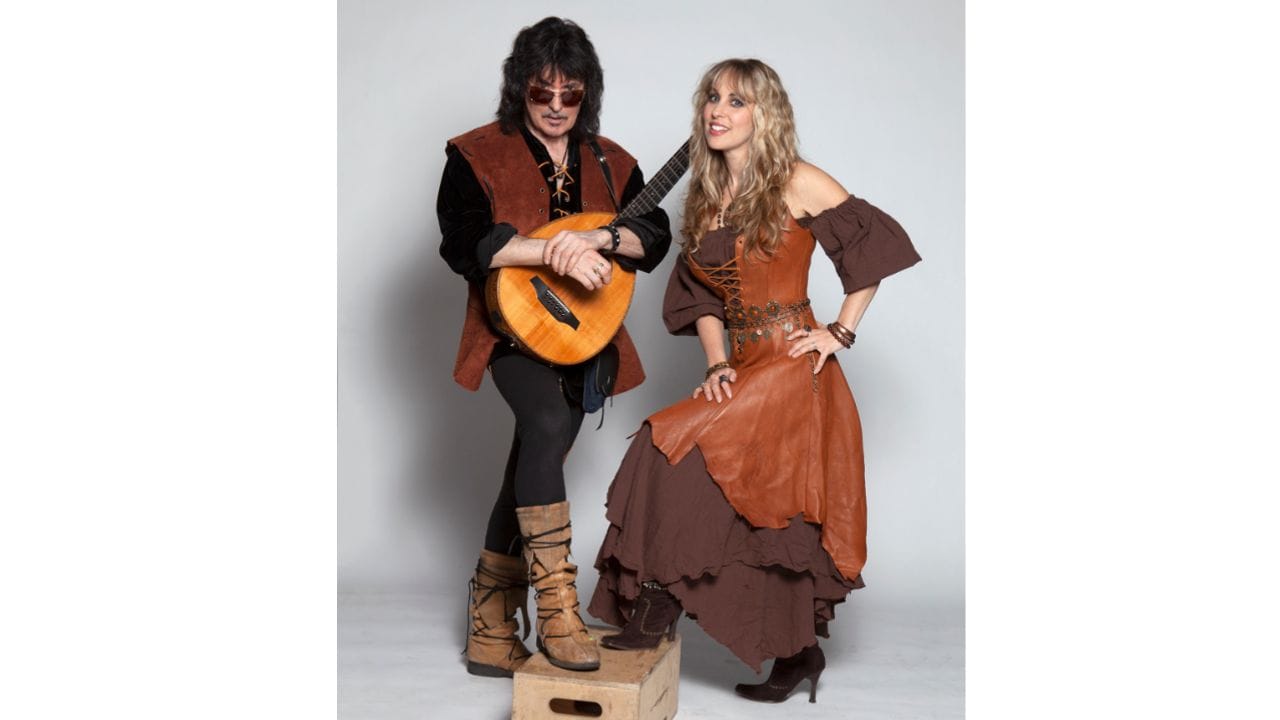 Ritchie Blackmore und Candice Night tauchen ab in ferne Welten. Ritchie Blackmore und Candice Night tauchen ab in ferne Welten.