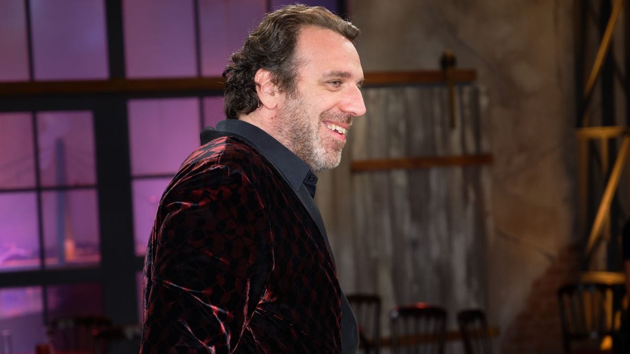 Chilly Gonzales feiert Weihnachten mit Jarvis Cocker und Leslie Feist. Chilly Gonzales feiert Weihnachten mit Jarvis Cocker und Leslie Feist.