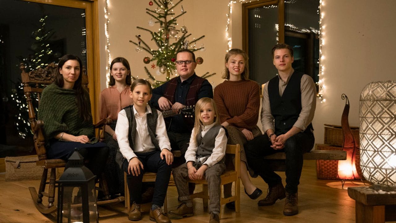 Angelo Kelly und seine Familie stimmen sich mit Irish Folk auf Weihnachten ein. Angelo Kelly und seine Familie stimmen sich mit Irish Folk auf Weihnachten ein.