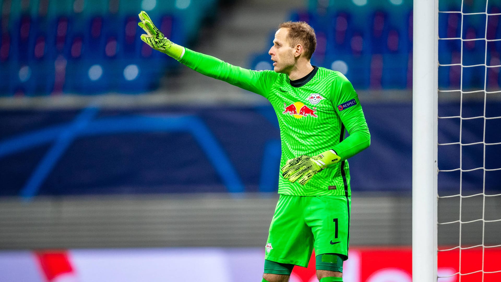 Peter Gulacsi: Der Keeper hielt RB das Achtelfinale fest. Erste Prüfung nach neun Minuten, hielt problemlos gegen Uniteds Greenwood, nächste große Prüfung erst in der 66., als der Ungar Bruno Fernandes' Schuss aus der linken Ecke fischen musste. War dann noch mal gegen McTominay (70.), Greenwood (72.) und Sekunden vor Schluss bei der missglückten Klärungsaktion von Teamkollege Mukiele zur Stelle. Bei den Gegentoren machtlos. Note 1