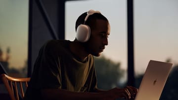 Die Airpods Max sind gespickt mit digitaler Technik für Geräuschunterdrückung und Klangoptimierung.