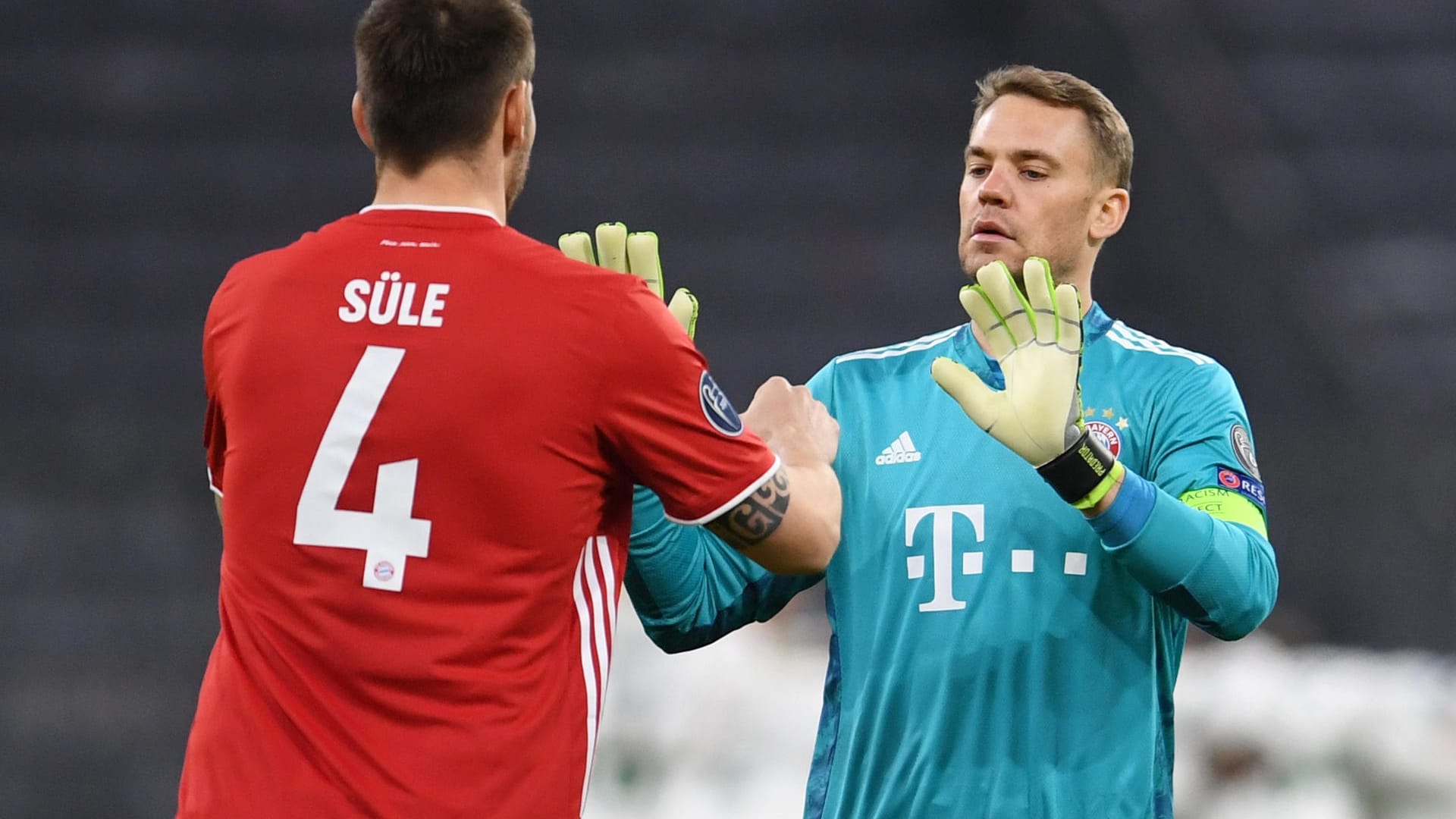 Manuel Neuer: Der FCB-Kapitän hatte so wenig zu tun, dass er sich warmhalten musste. Wenn gefordert, zur Stelle. Faustete einen Schuss von Dmitri Rybchinsky aus der Gefahrenzone (31.). Herrlicher Flankenball über den halben Platz auf Sané (79.), der aber – nicht nur in dieser Szene – nichts daraus machte. Note 3