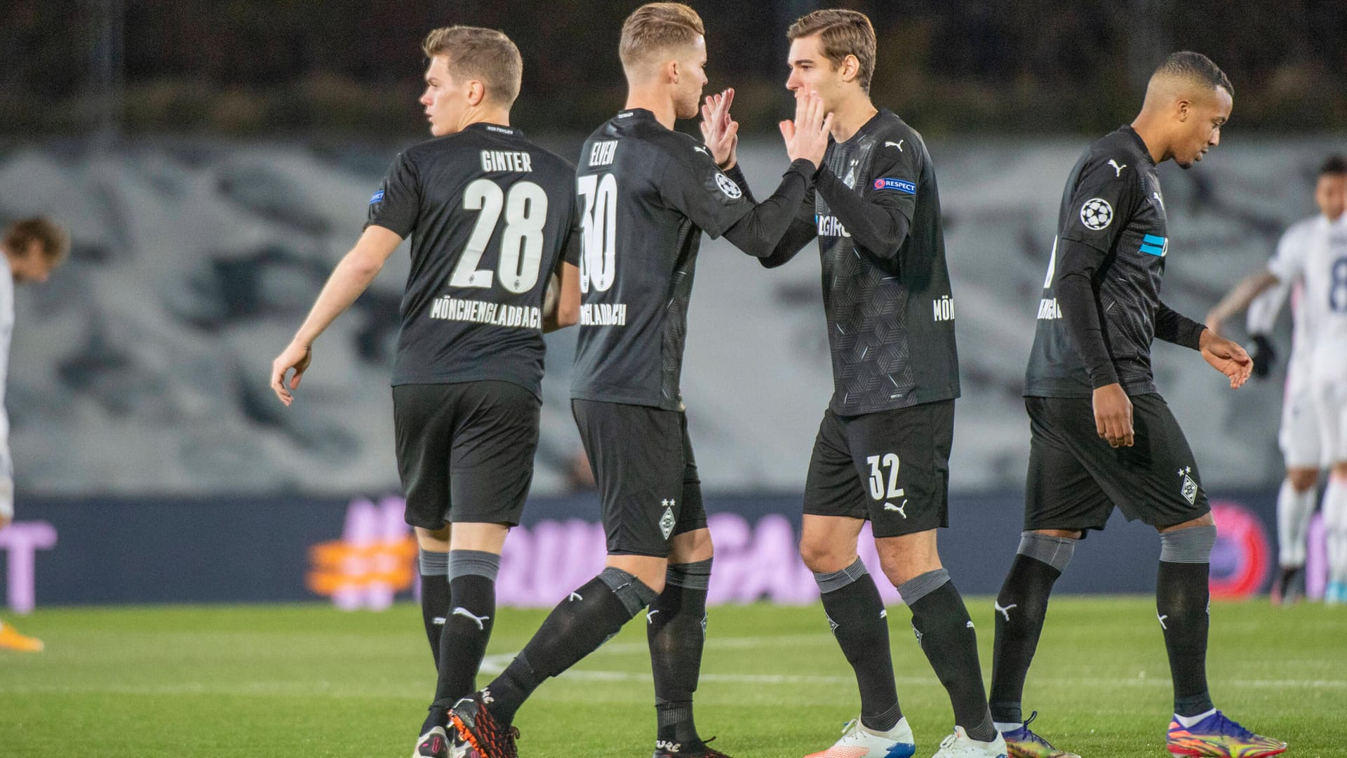 Zum ersten Mal in ihrer Klubhistorie stehen die "Fohlen" im Achtelfinale der Königsklasse – trotz einer 0:2-Niederlage bei Real Madrid. Dabei erwischte nur ein Gladbacher einen guten Tag. Die Einzelkritik.