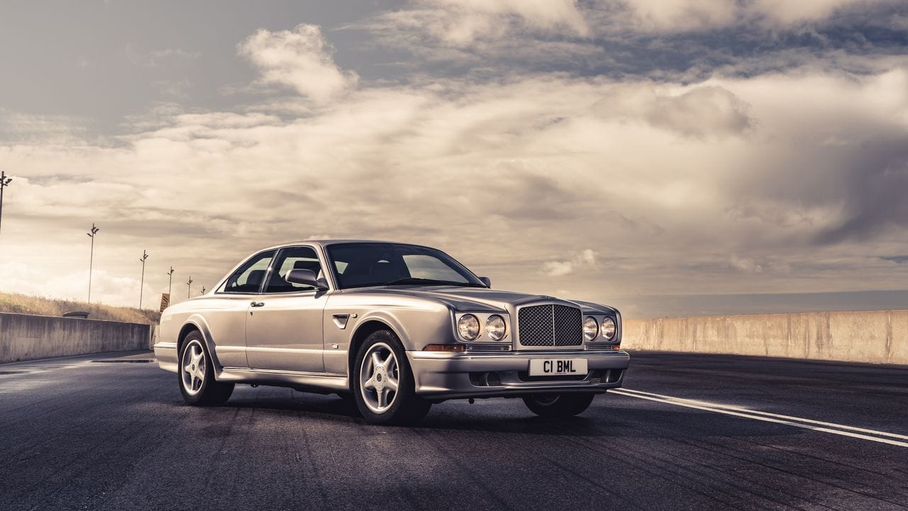 Der Continental R bot beides im Überfluss, doch nur mit dickem Bankkonto öffneten sich die Türen für Erstkäufer des Bentleys.