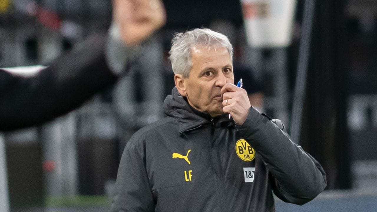 Lucien Favre musste als BVB-Trainer gehen. Lucien Favre musste als BVB-Trainer gehen.