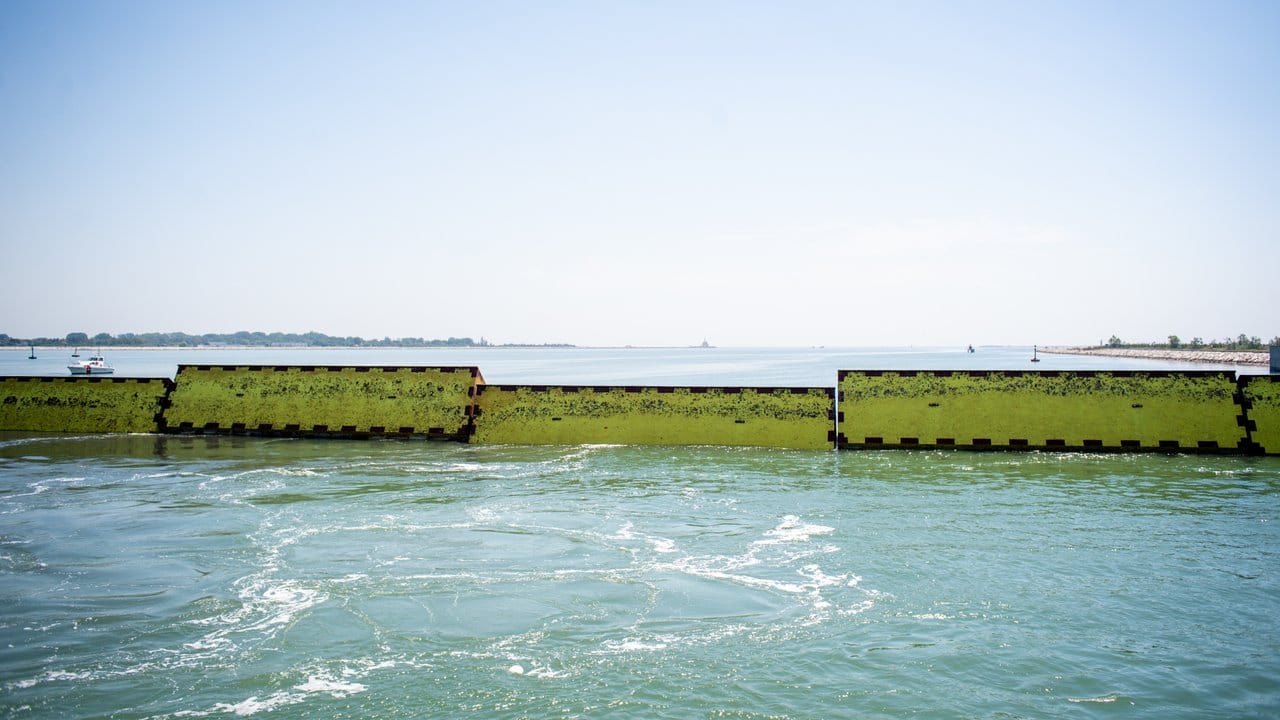 Türchen 14: Die neue Flutschutzanlage "Mose" schützt Venedig.