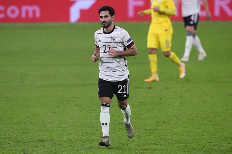 Ilkay Gündogan (fünf Spiele): Erzielte beim 1:1 in der Schweiz sein achtes Länderspieltor. Übernahm bei seinen Einsätzen für das DFB-Team vorrangig Defensivaufgaben, die er auch ordnungsgemäß absolvierte. In Summe mit positiven Akzenten, aber selten herausragend oder -stechend. Note 4