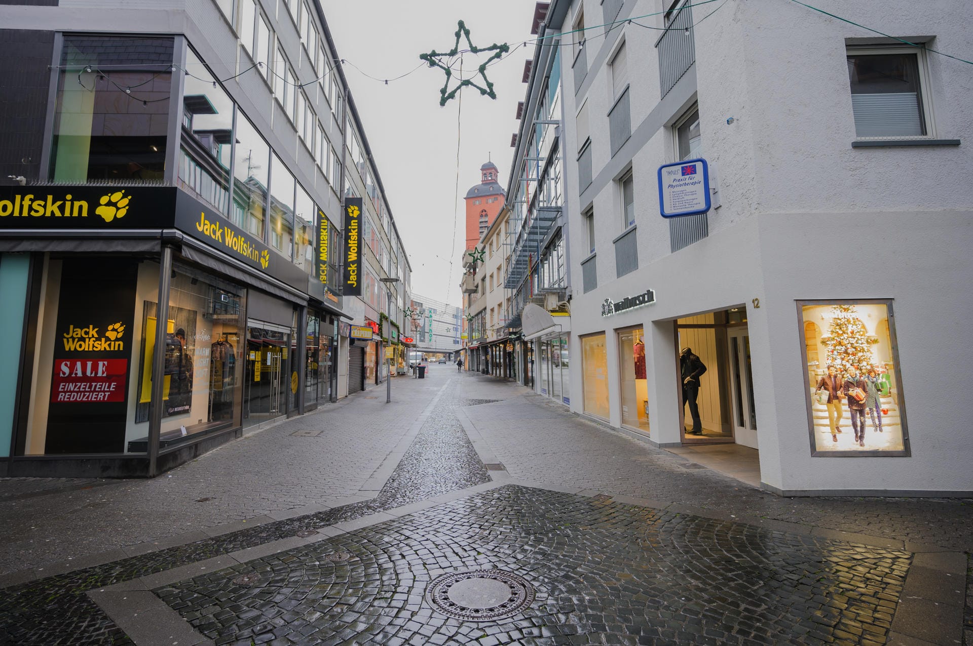 Die menschenleere Schusterstraße in Mainz: In der Regel ist die Einkaufsstraße gut besucht.