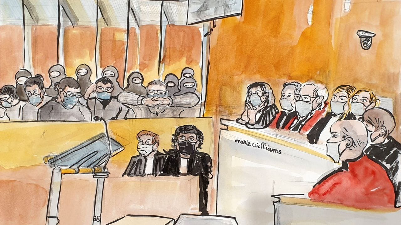 Eine Gerichtszeichnung stellt eine Szene aus dem "Charlie-Hebdo"-Prozess dar.